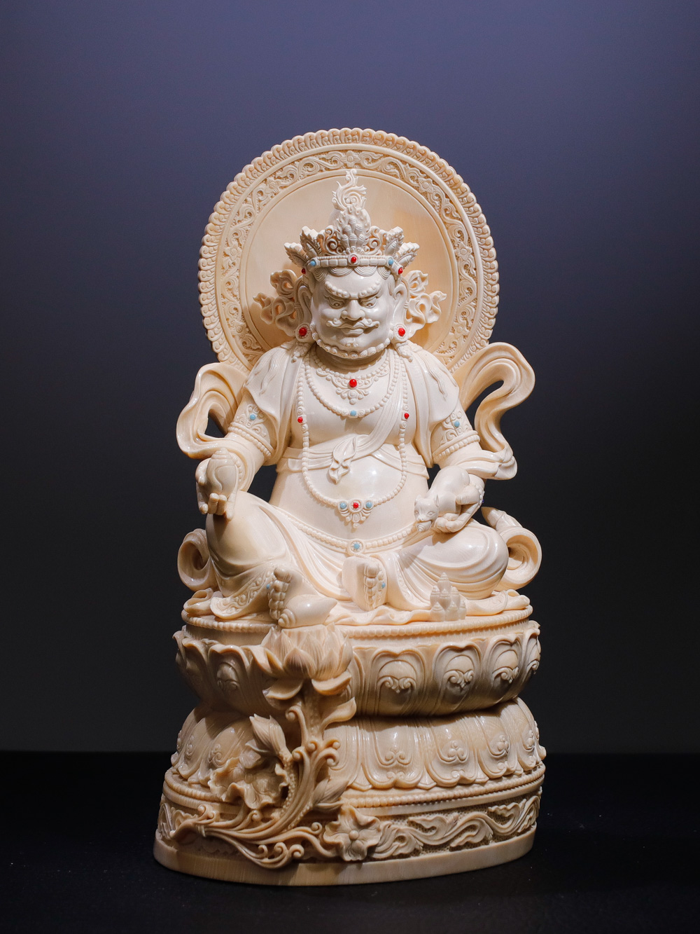 《財(cái)寶天王》賞擺,極品猛犸牙雕冰料黃財(cái)神擺件